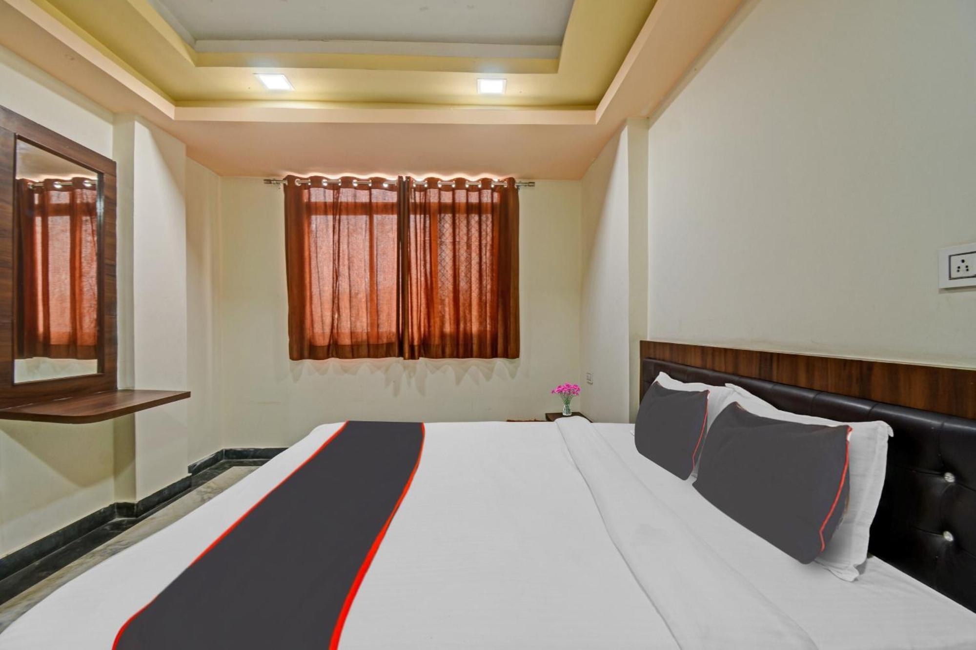 Collection O The Sunrise Hotel Udaipur Ngoại thất bức ảnh