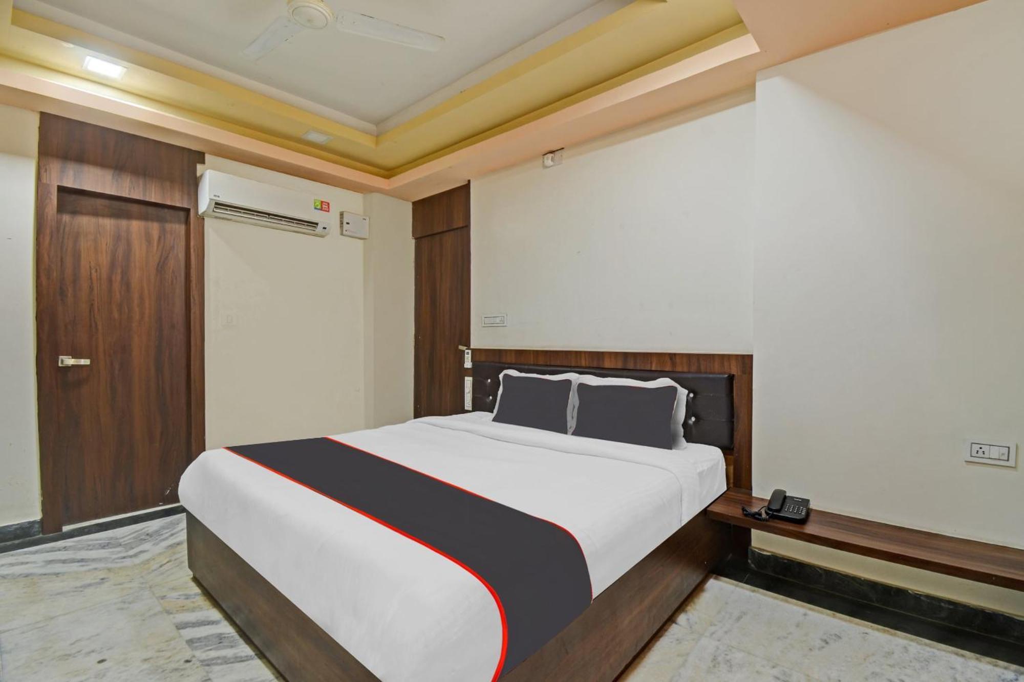 Collection O The Sunrise Hotel Udaipur Ngoại thất bức ảnh