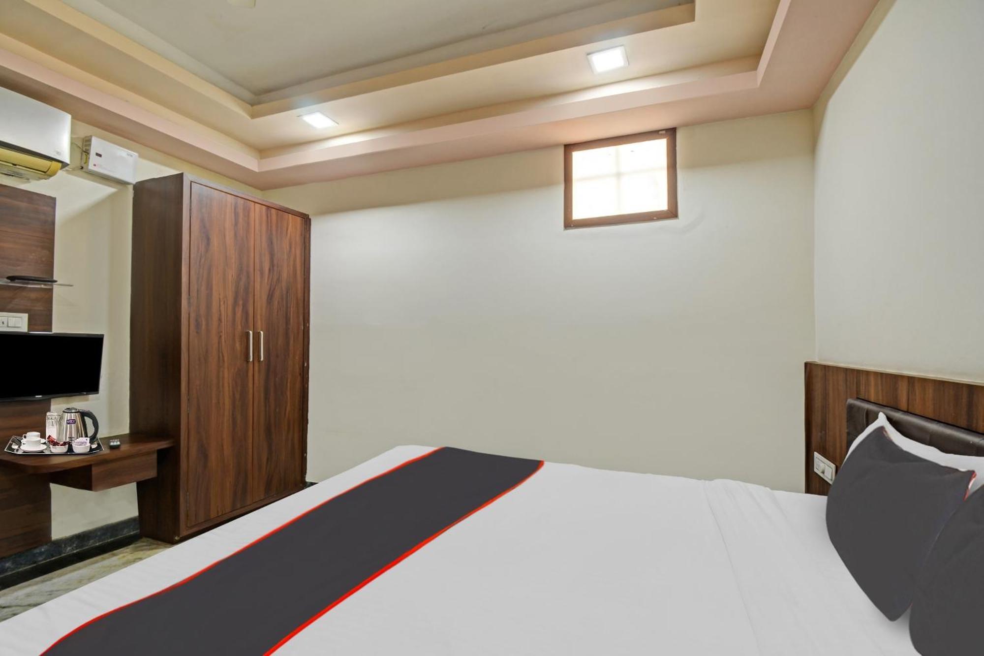 Collection O The Sunrise Hotel Udaipur Ngoại thất bức ảnh