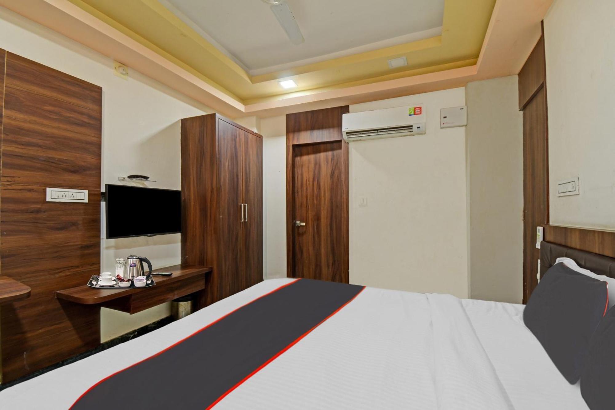 Collection O The Sunrise Hotel Udaipur Ngoại thất bức ảnh