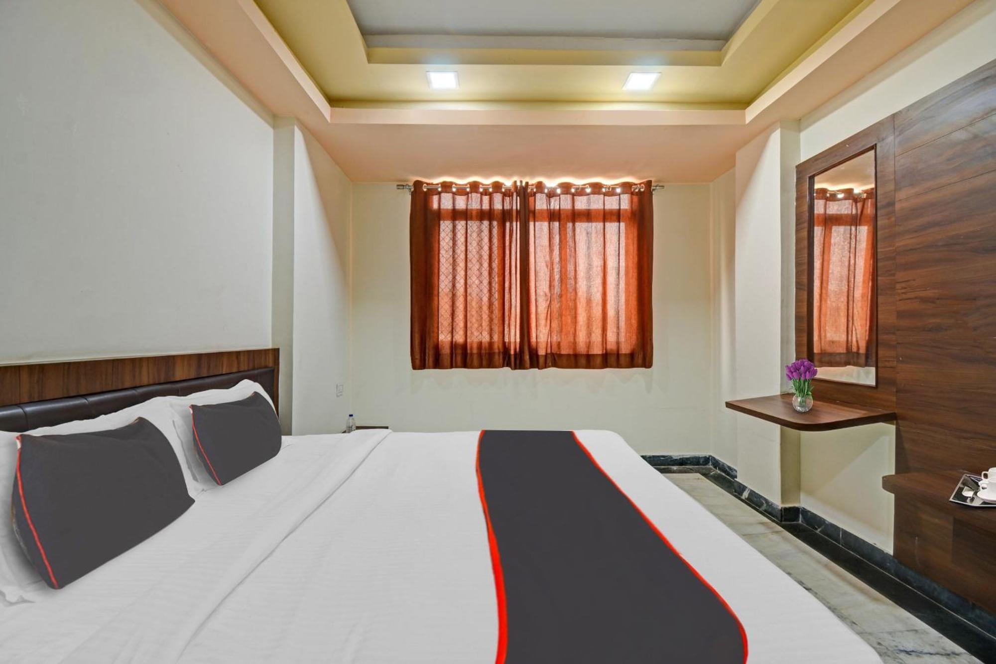 Collection O The Sunrise Hotel Udaipur Ngoại thất bức ảnh