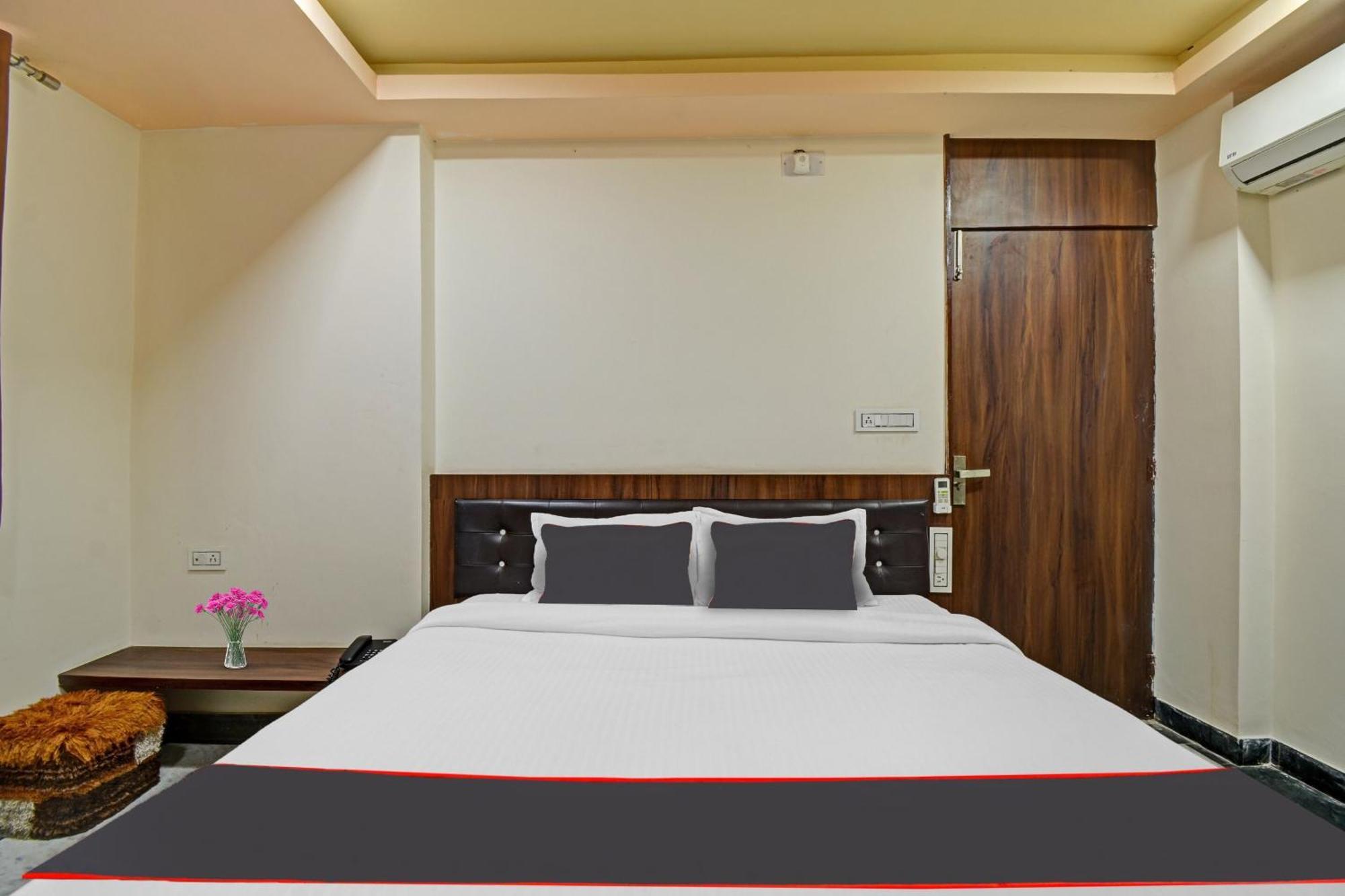 Collection O The Sunrise Hotel Udaipur Ngoại thất bức ảnh