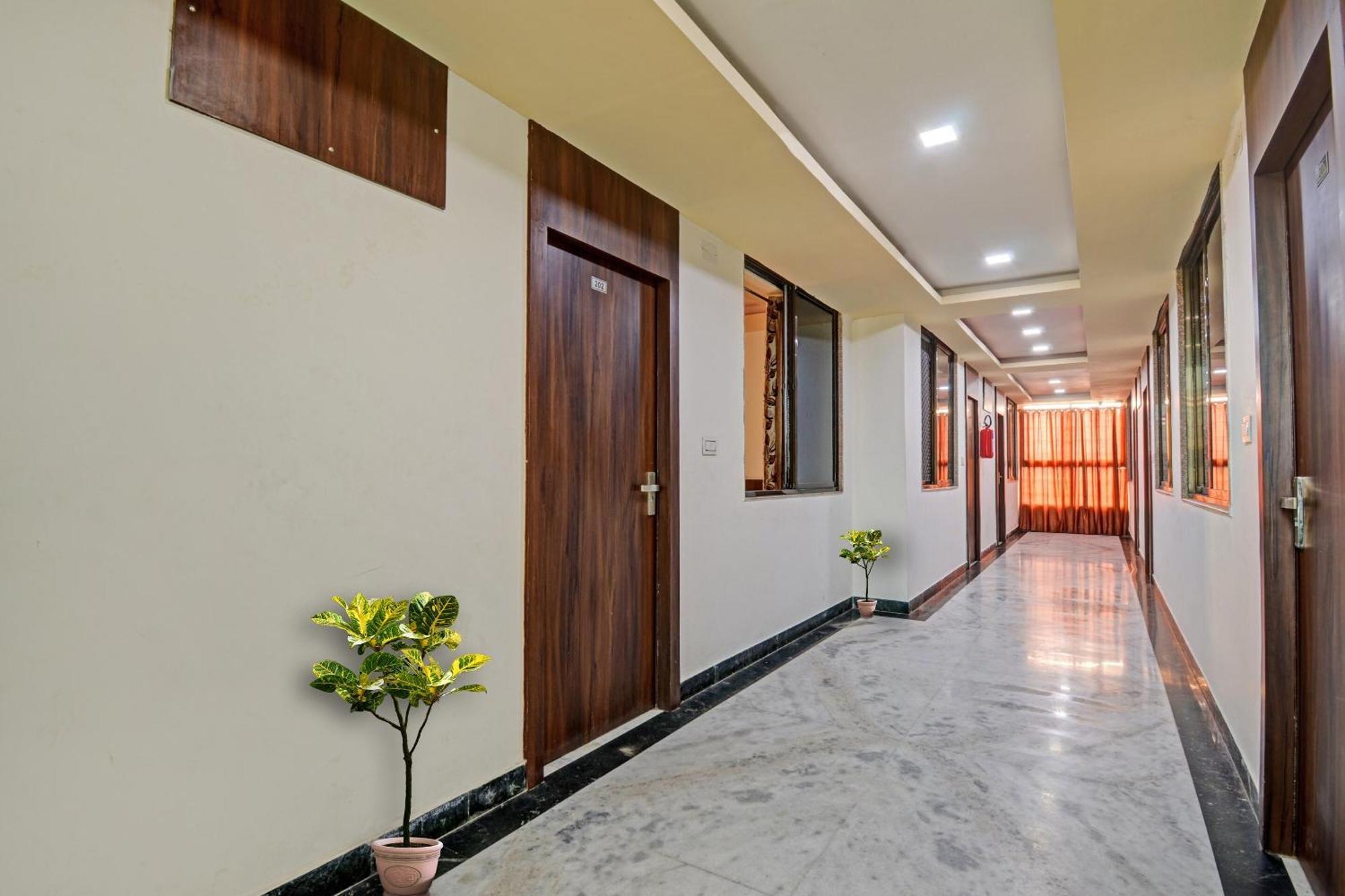Collection O The Sunrise Hotel Udaipur Ngoại thất bức ảnh
